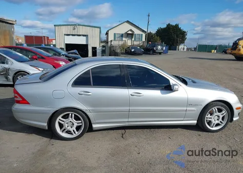 2004 Mercedes-Benz C 32 Amg z USA, uszkodzony, nr VIN WDBRF65J54F487465